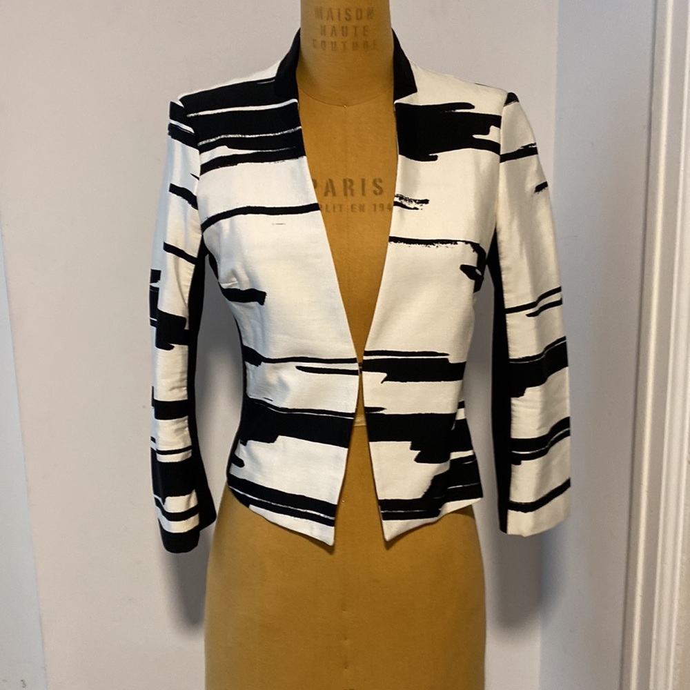 IRIS Black and White Cropped Blazer 4
